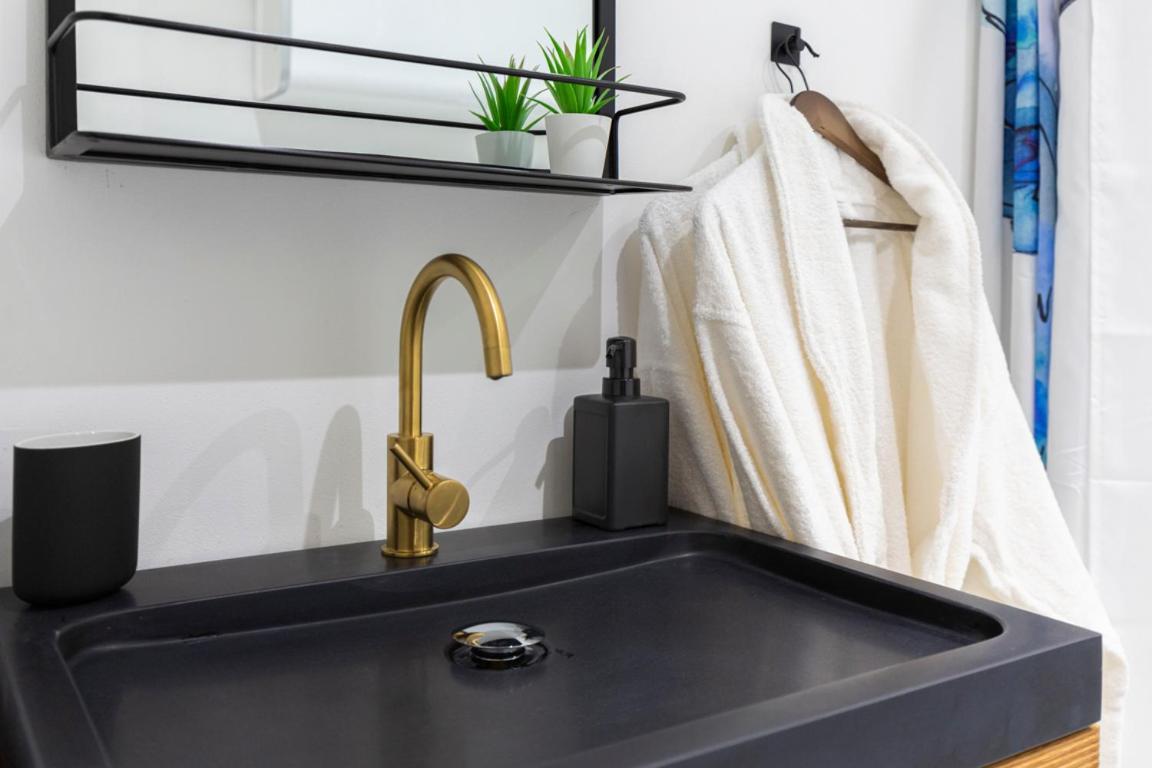 Dolce Nimes Centre Apartment Екстериор снимка