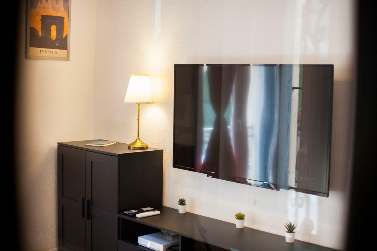 Dolce Nimes Centre Apartment Екстериор снимка