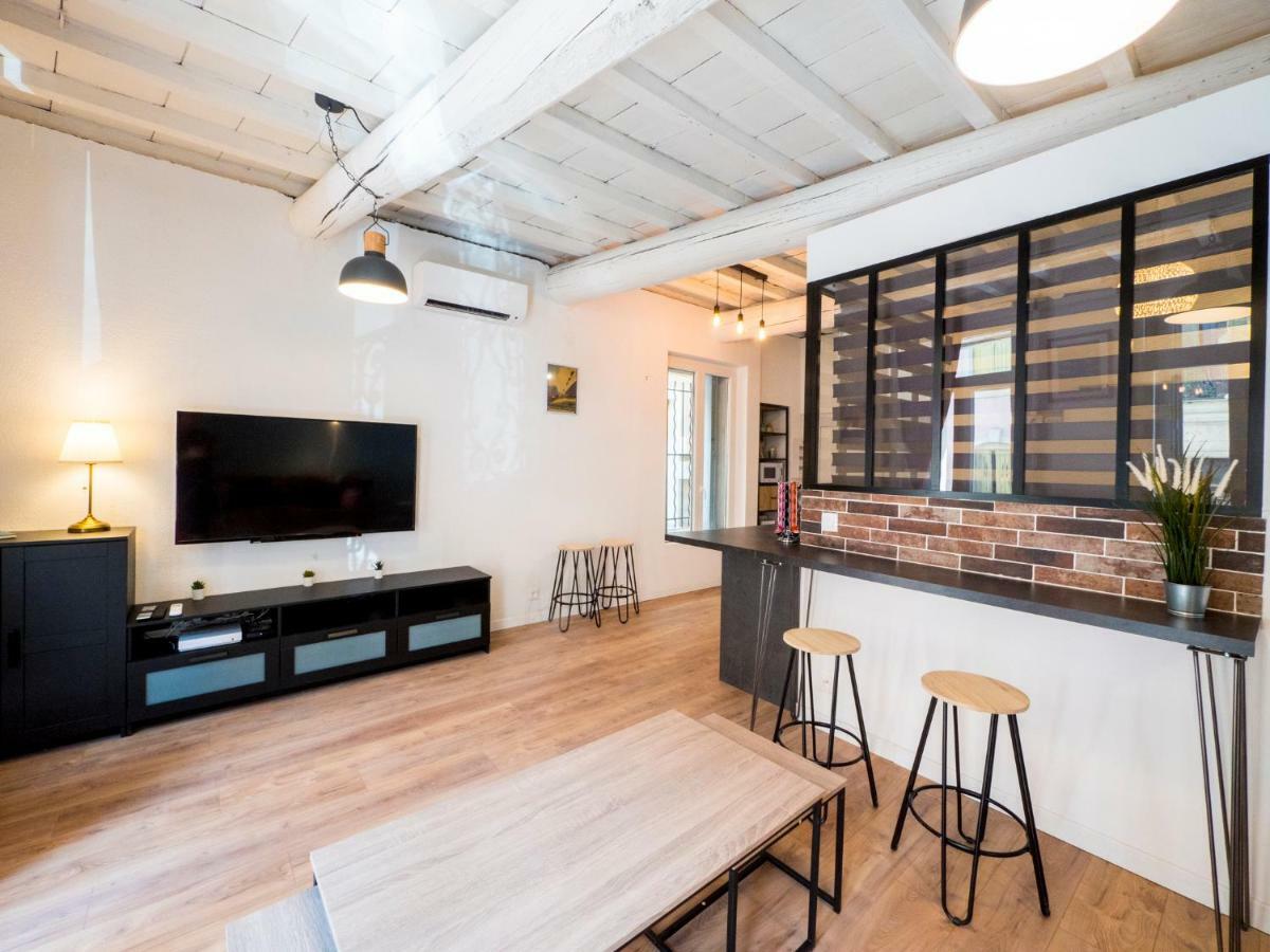 Dolce Nimes Centre Apartment Екстериор снимка